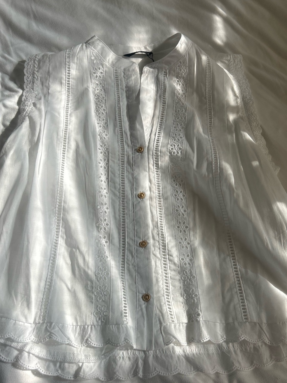 Zara White Sleeveless Embroidered Button-Front Blouse